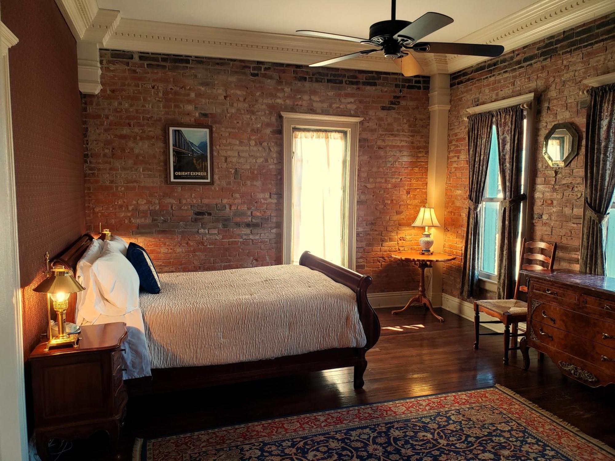 Iron Horse Hotel Blackwater エクステリア 写真